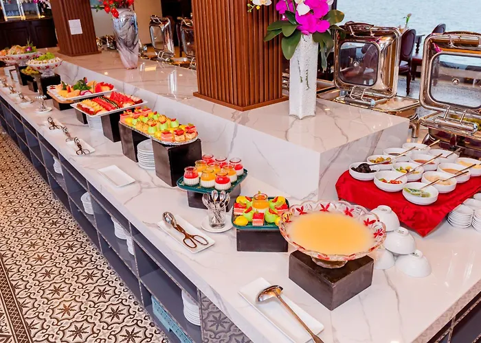  Lan Ha Boutique Coral Cruise